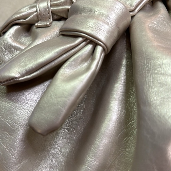 Payless Metallic Silver Gold Shoulder Handbag EUC - Picture 7 of 12